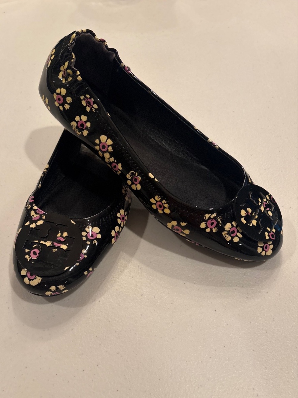 Tory Burch minnie travel black floral patent leather reva ballet flats size 7